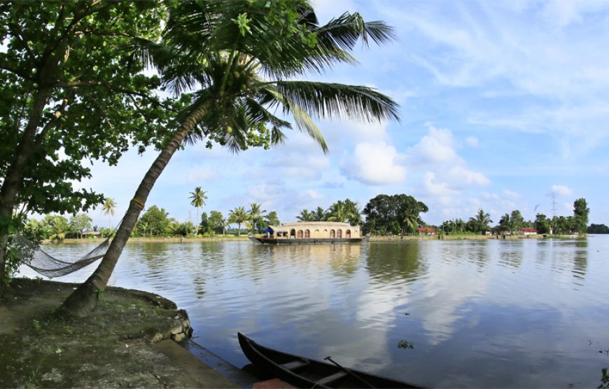 rover boat and house boat of backwater stay in alleppey