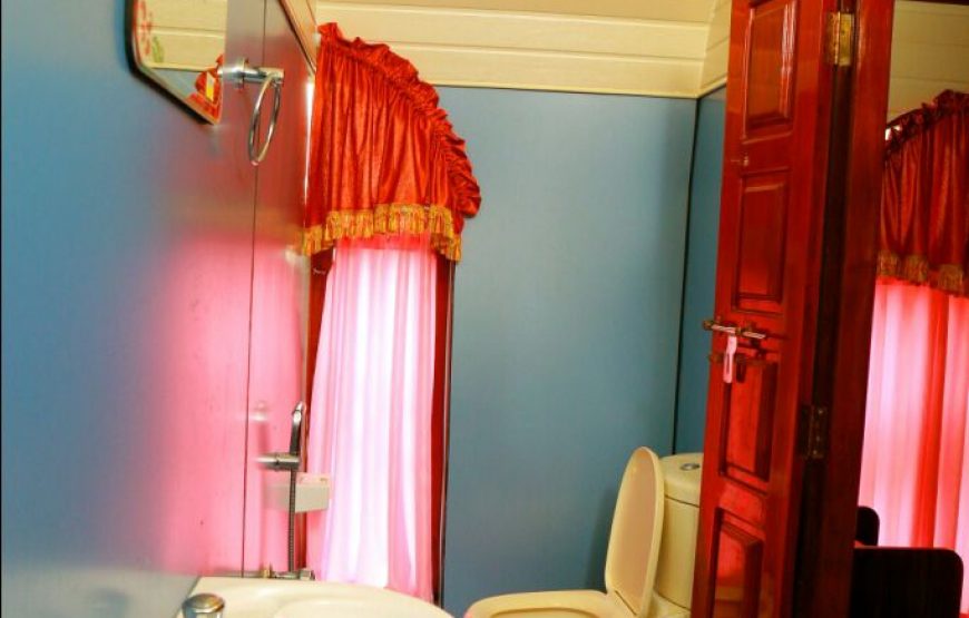 Bathroom in alleppey boat house